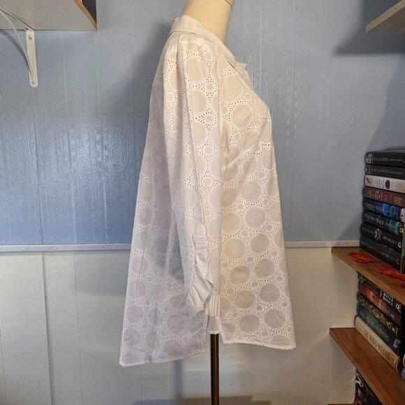 Isaac Mizrahi Size 8 White Scalloped 3/4 Semi Sheer Button Up Eyelet Blouse - Picture 4 of 12